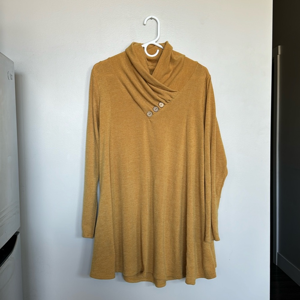 Yellow Heimish USA sweater, size L